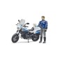 Moto de police avec policier et accessoires