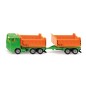 Camion avec benne basculante et remorque basculante