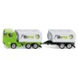 Camion avec citerne et remorque