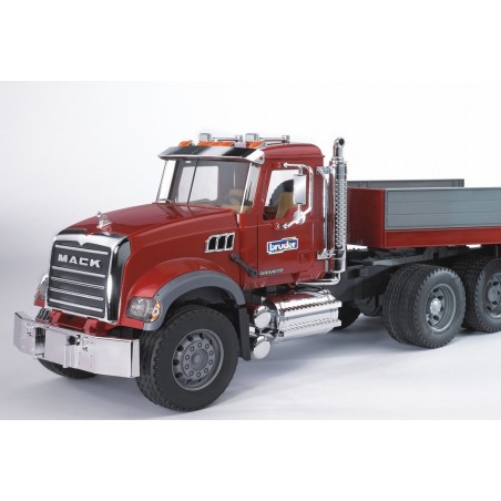 Mack Granite avec plateau et JCB 4CX