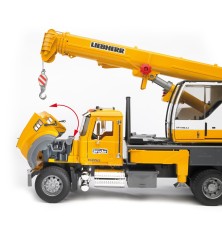 Camion Mack Granite avec grue Liebherr