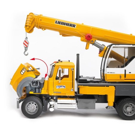 Camion Mack Granite avec grue Liebherr