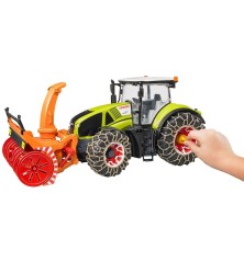 Tracteur Claas Axion 950 avec chaines à neige et fraise à neige