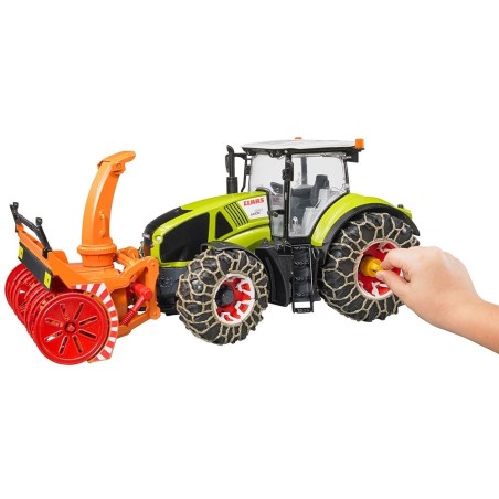 Tracteur Claas Axion 950 avec chaines à neige et fraise à neige