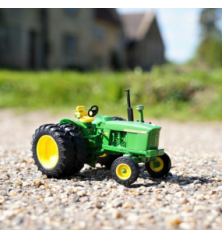 Tracteur John Deere 4020 avec roues arrières jumelées
