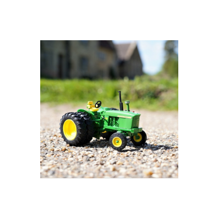 Tracteur John Deere 4020 avec roues arrières jumelées