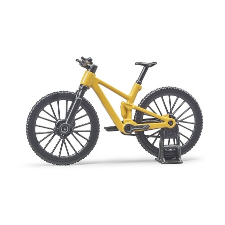 VTT avec cycliste femme et accessoires
