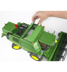 Moissonneuse batteuse John Deere T670i