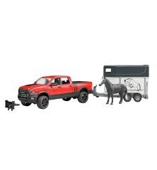 Jeep RAM 2500 Power wagon avec remorque à chevaux