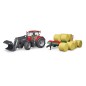Tracteur Case IH Optum 300 CVX avec remorque à balles avec 8 bottes