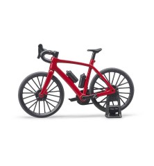 Vélo de route avec cycliste homme et accessoires