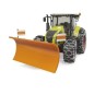 Tracteur Claas Axion 950 avec chaînes à neige et lame de charrue