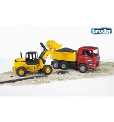 Camion benne MAN TGA et tractopelle articulé FR130