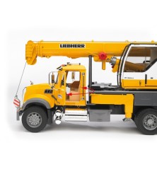 Camion Mack Granite avec grue Liebherr