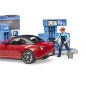 Station service et carwash avec véhicule
