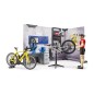 Magasin de vélos avec cycliste