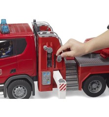Scania Super 560R camion de pompier avec échelle pivotante