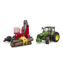 Tracteur John Deere 7 R avec remorque forestière et 4 troncs d’arbre