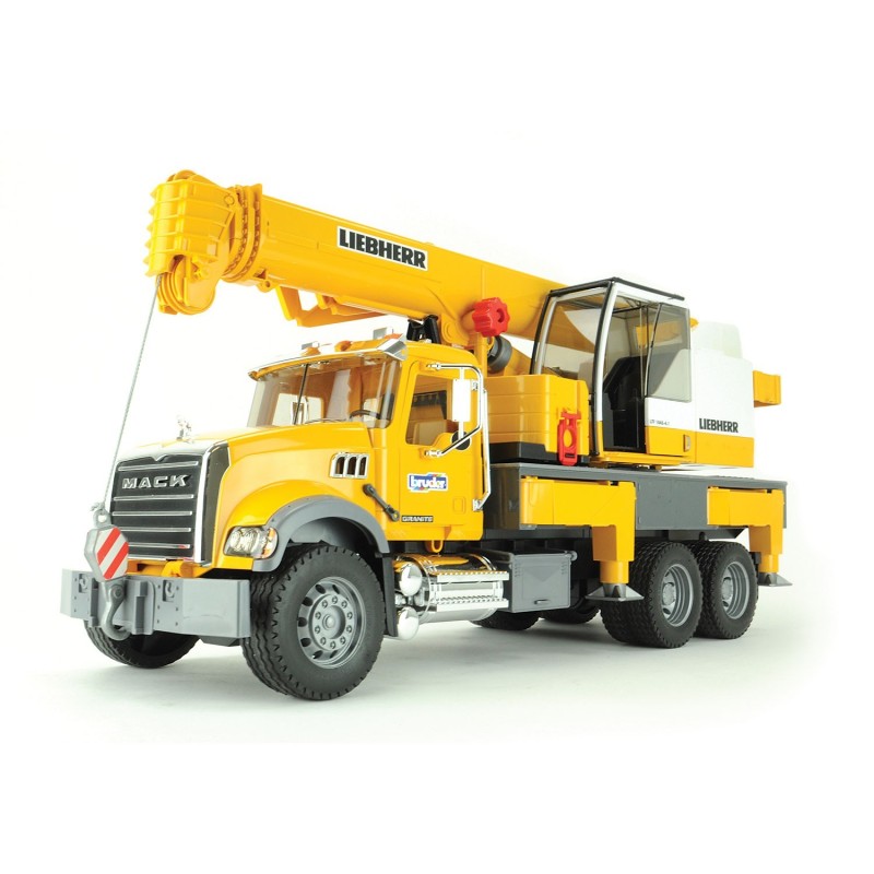 Camion Mack Granite avec grue Liebherr